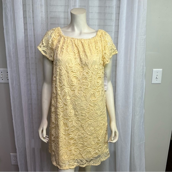 10- Tiana B. Yellow lace on/ off shoulder dress #029 0032 - Picture 4 of 5